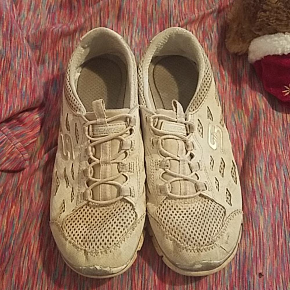 Skechers